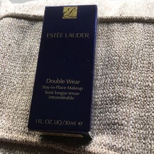 Estee Lauder 1W2 sand foundation